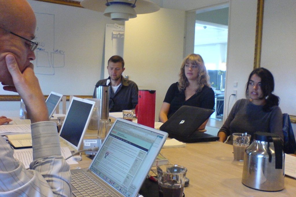 Teamoverleg met laptops