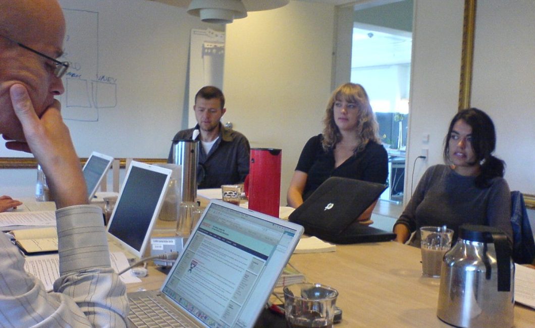 Teamoverleg met laptops
